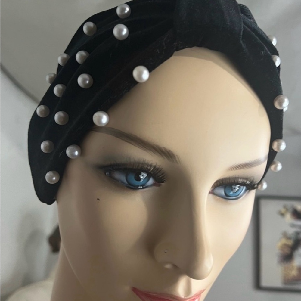 Sophisticated Black Pearl-Studded Headband - Picture 3 of 8